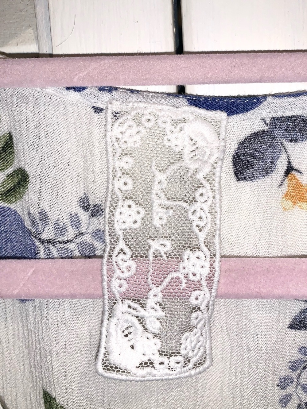 Sadie & Sage Floral boho button down Blouse White and Blue - Picture 3 of 4